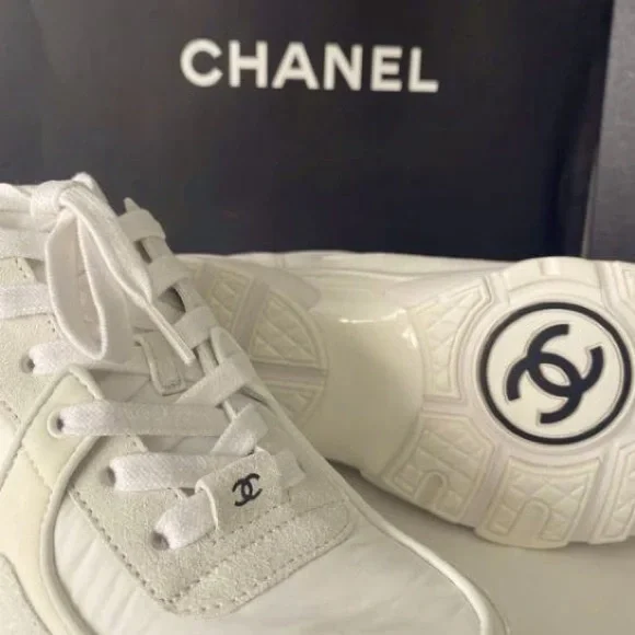 White Chanel sneakers for women - Picture 3 of 3